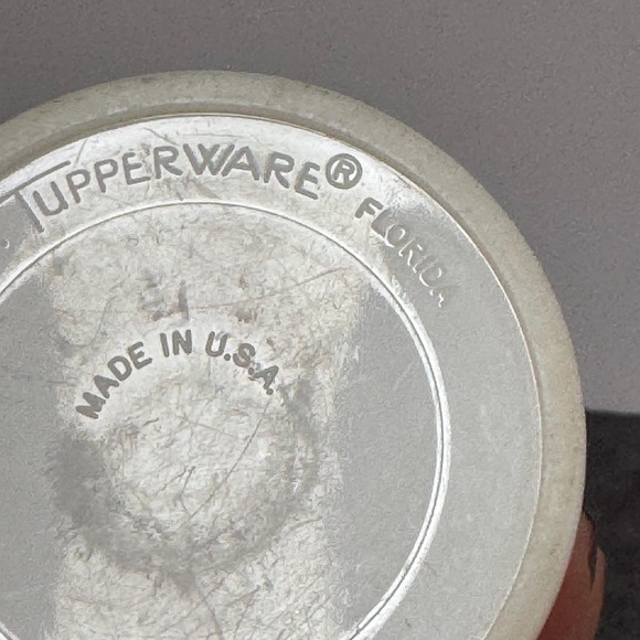 Vintage Tupperware hourglass shaker 6" - Picture 8 of 9